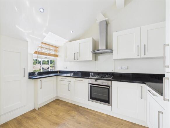 2 bed Apartment to rent Image 6