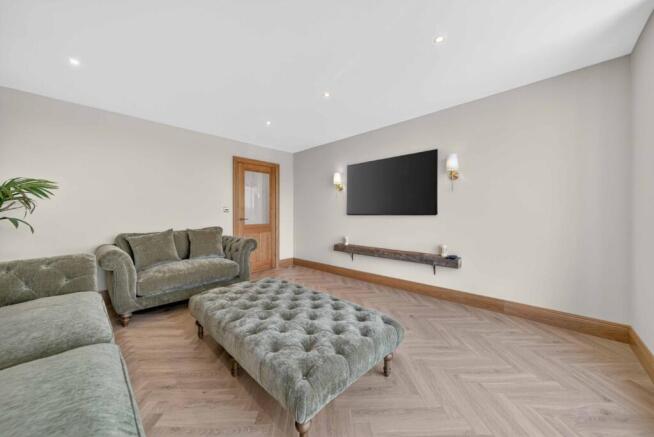 4 bed Detached for sale Image 11
