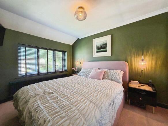 4 bed Semi-Detached for sale Image 12