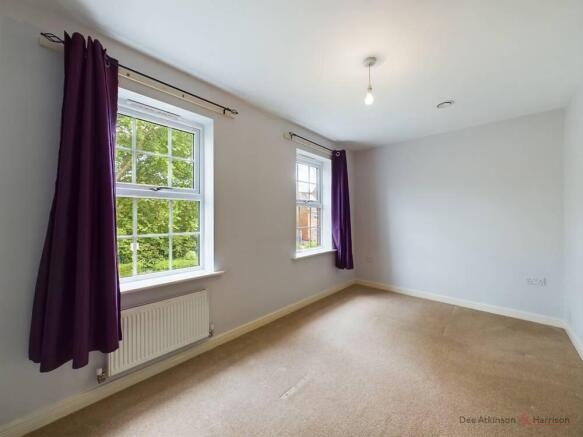 4 bed Town House for sale Image 5