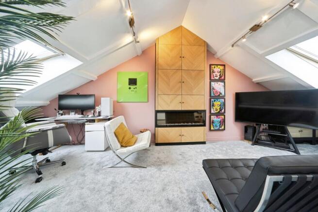 3 bed Penthouse for sale Image 4