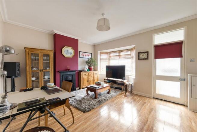 Westward Road, E4
