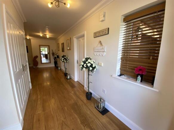 Entrance Hallway.jpeg