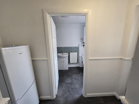 2 bed End of Terrace to rent Image 5