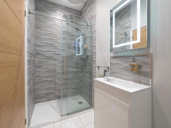 Bedroom Two En Suite