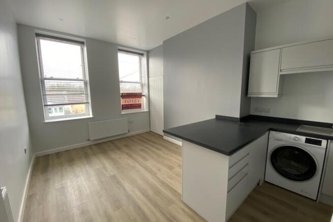 2 bed Flat to rent Image 10