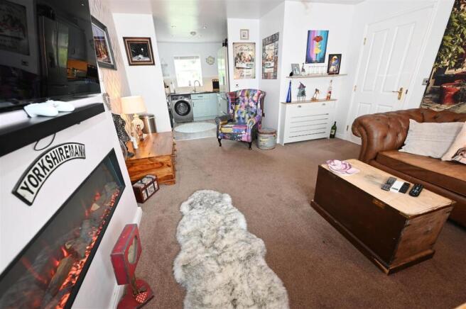 2 bed Flat for sale Image 8