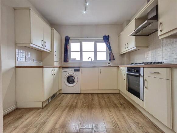 2 bed Flat to rent Image 5