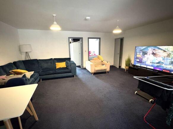 2 bed Duplex to rent Image 10