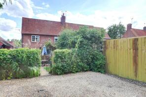 9, Chiltern Bank, Peppard Common, Henley-on-thames RG9 5HU