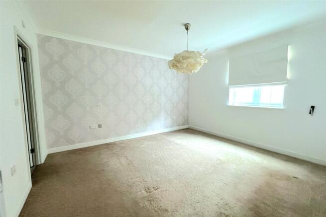 London Road, Camberley, Surrey, GU15 photo 4