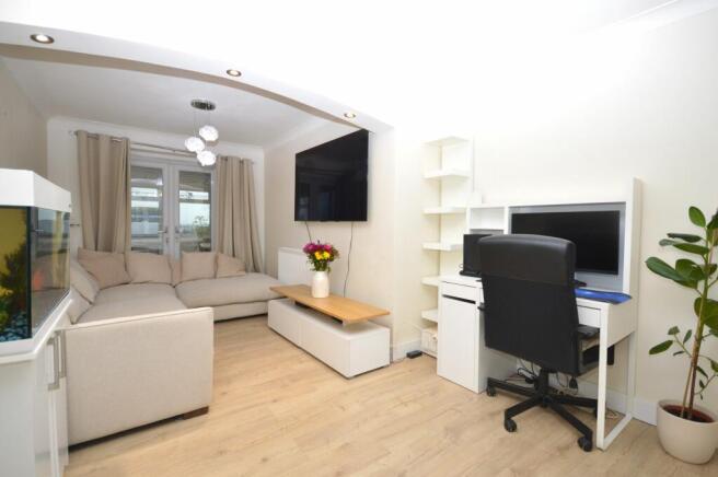 LOUNGE/DINING ROOM