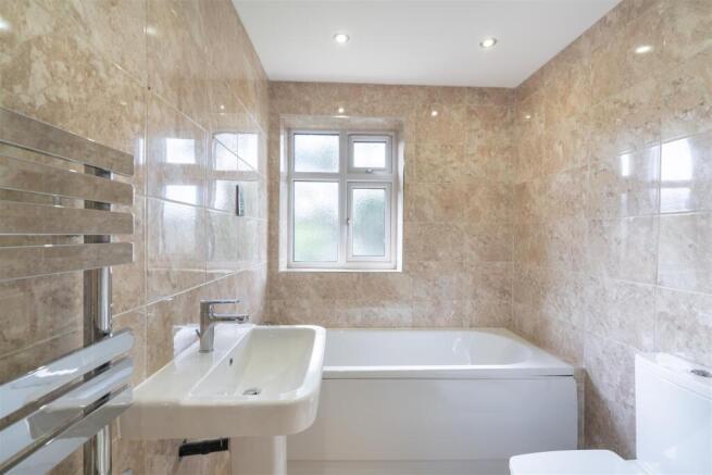 4 bed Detached for sale Image 10