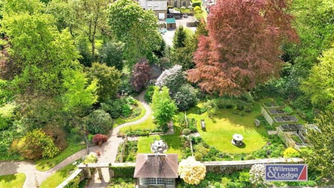 Four Double Bed Character Property in Steeton (49)
