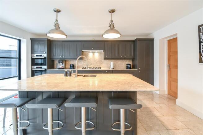 Kitchen / Dining Area