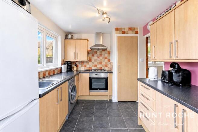 Flemming Crescent, Leigh-on-Sea, Essex, SS9 photo 3