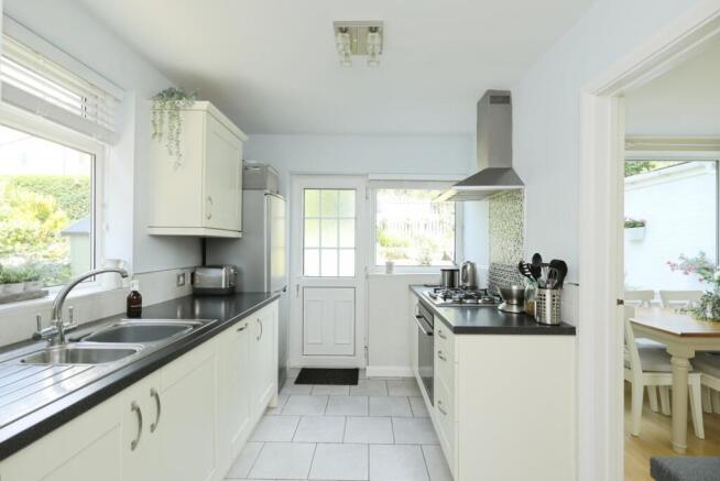 4 bed Semi-Detached for sale Image 4