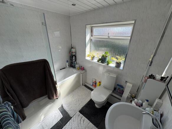 3 bed Semi-Detached for sale Image 10