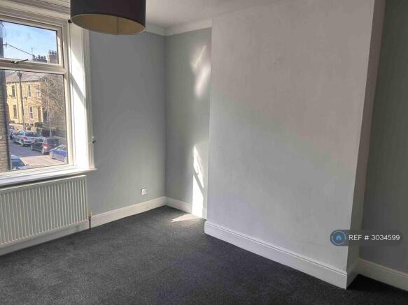 2 bed Terraced to rent Image 5