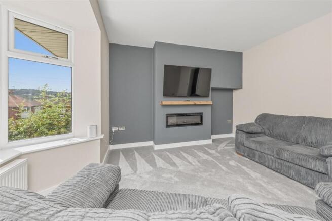 3 bed Semi-Detached for sale Image 6