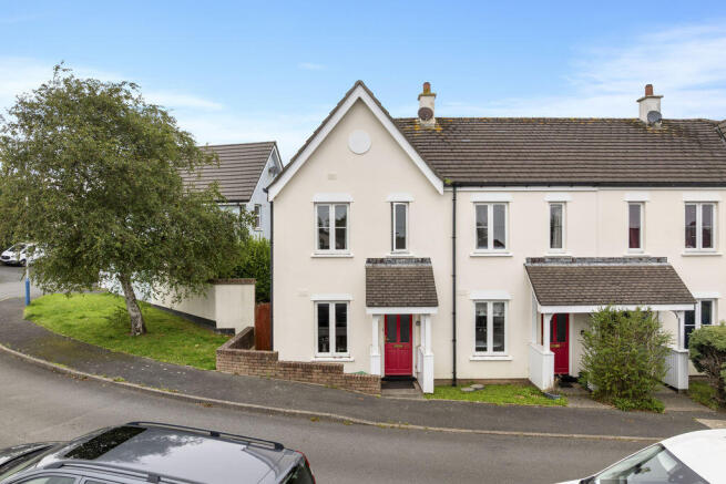 28 Lakeside Road