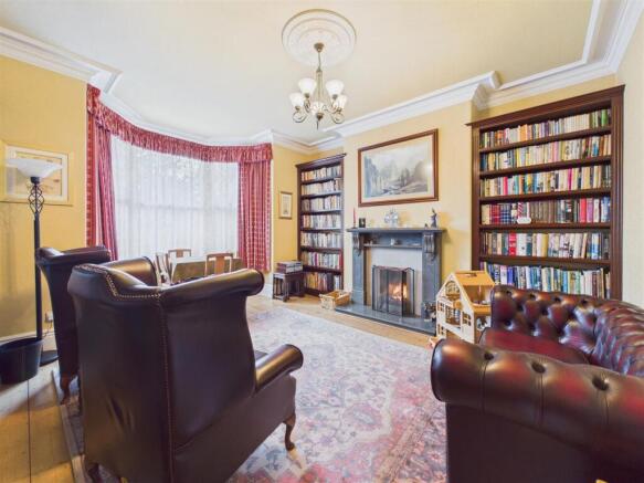 6 bed Semi-Detached for sale Image 6