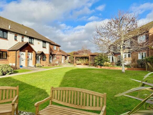 17 Barton Court g...
