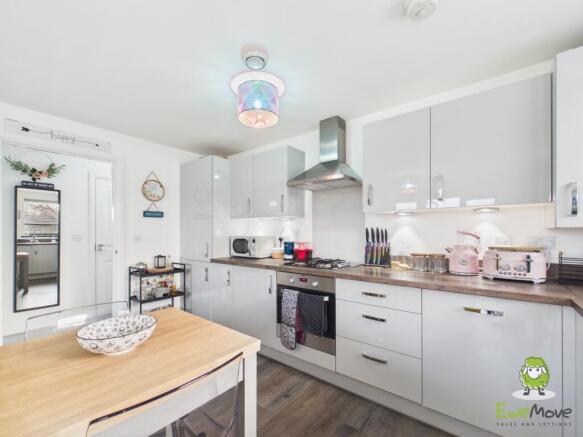 EweMove Estate Agents Basingstoke -Fleetlands Hous