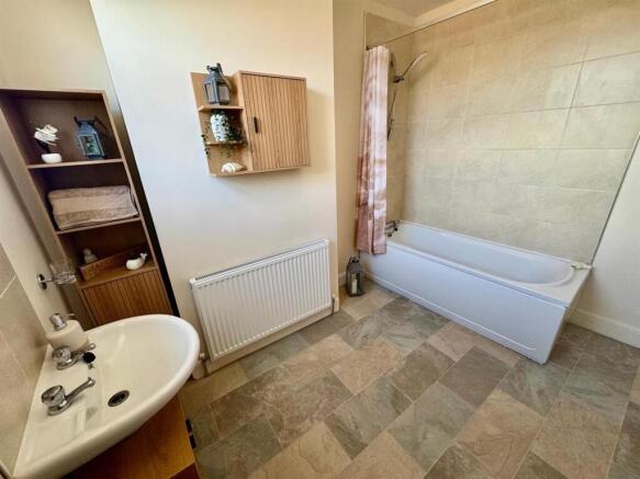 3 bed Terraced for sale Image 9