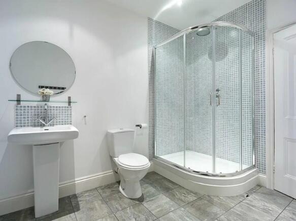 5 bed Semi-Detached for sale Image 8