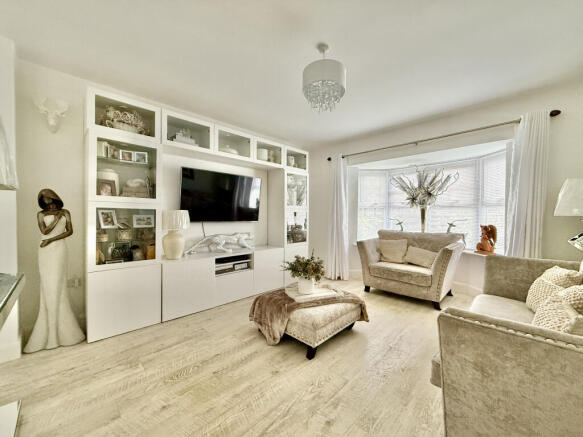 4 bed Detached for sale Image 3