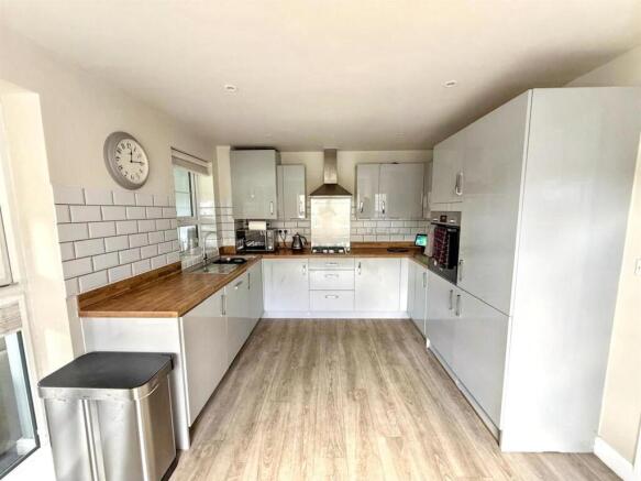 3 bed Detached for sale Image 5