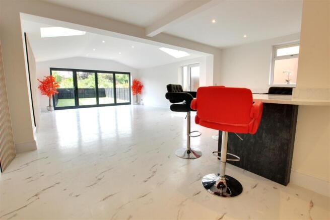 3 bed Semi-Detached for sale Image 6