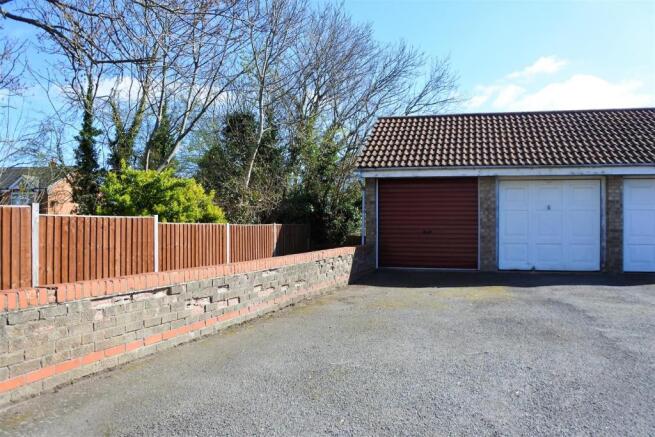 GARAGE & DRIVE