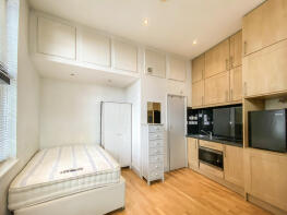 Flat 1, 62a, Fleet Street, London EC4Y 1JU