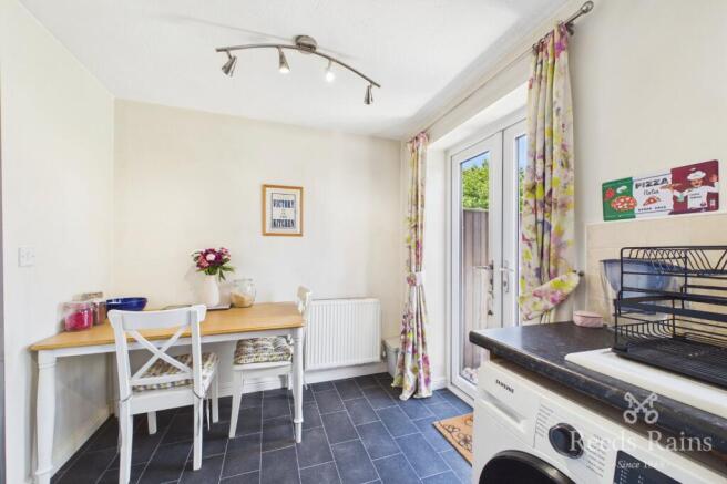 2 bed Semi-Detached for sale Image 6