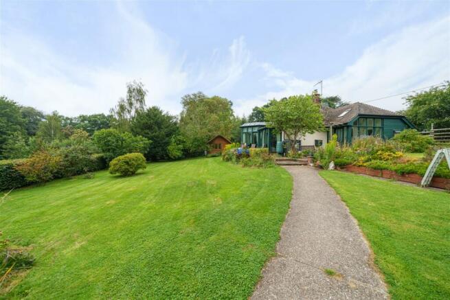 Front Aspect / Garden