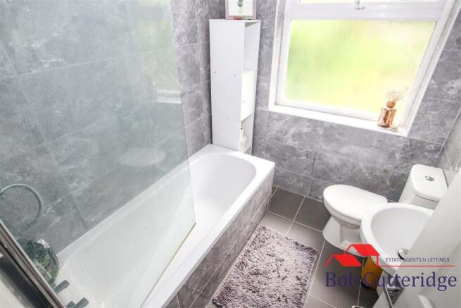 FIRST FLOOR BATHROOM