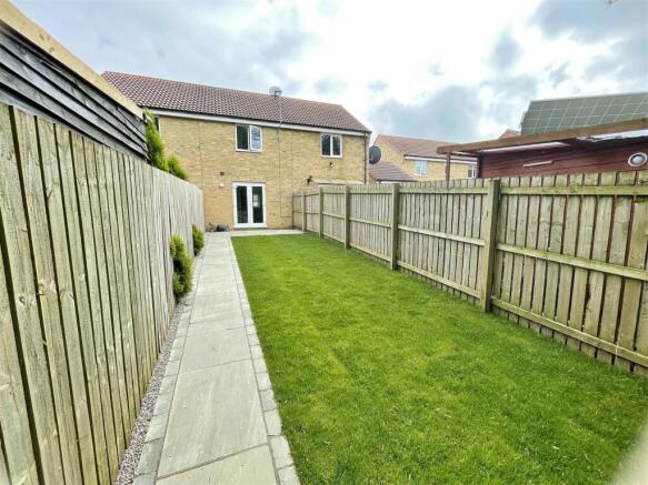 2 bed Terraced to rent Image 12