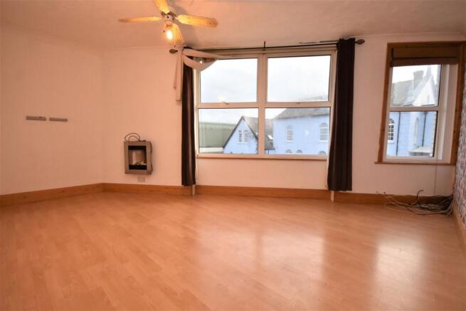 Living Room...JPG