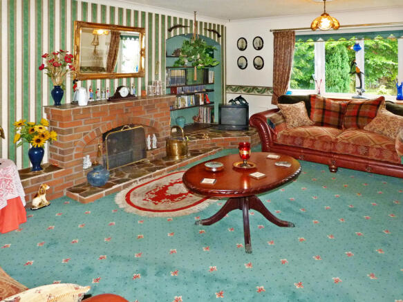 Dining Area/Bed 3