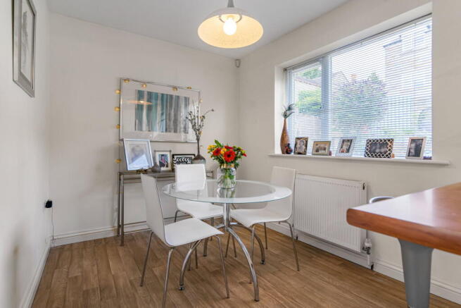 5 bed Detached for sale Image 10