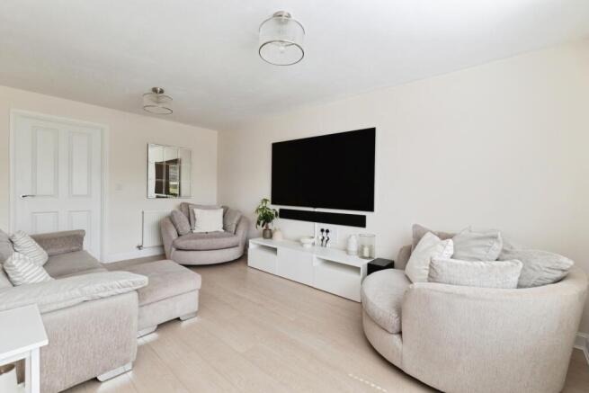 4 bed Detached for sale Image 6