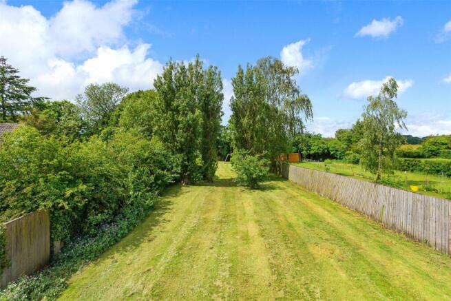 5 bed Detached for sale Image 9