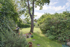 8, Thornbury Square, London N6 5YN