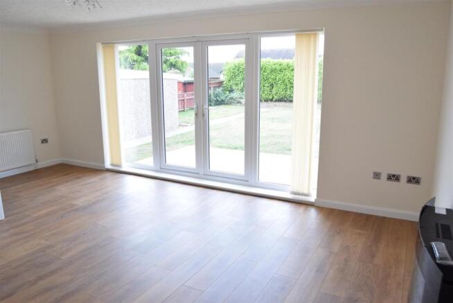 Lounge/dining area
