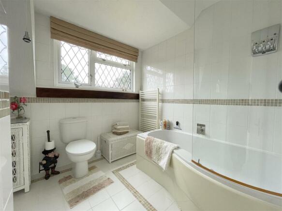 Bathroom upstairs b.jpg
