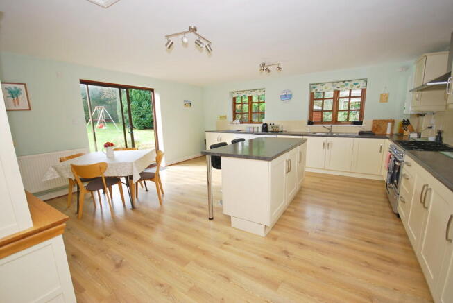 Kitchen/Breakfast...