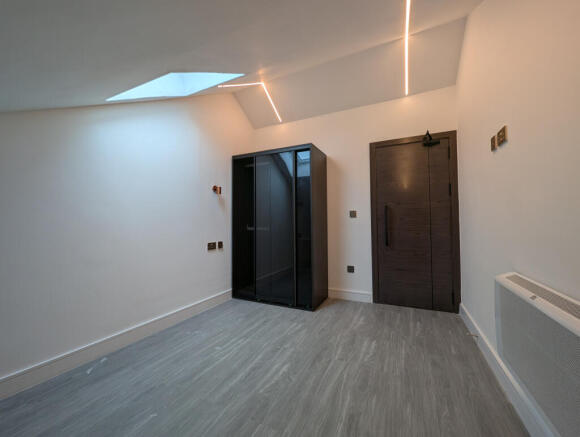 1 bed Duplex to rent Image 8