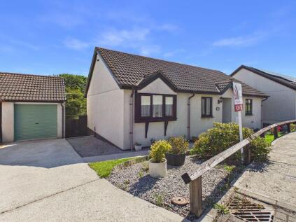 Town Farm, Redruth - Well presented bungalow
